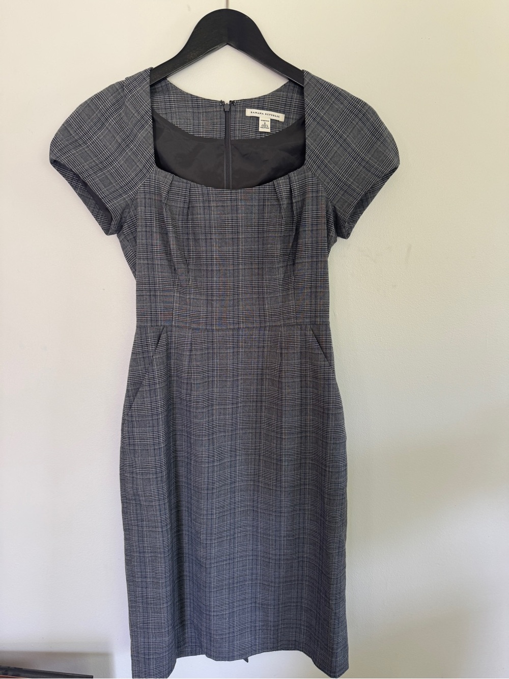 Banana Republic Gray Plaid Short-Sleeve Sheath Dress